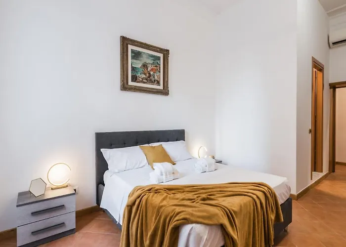 The Rent - Three-bedroom Near The Quirinale Roma