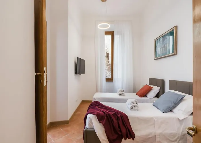 The Rent - Three-bedroom Near The Quirinale * Roma