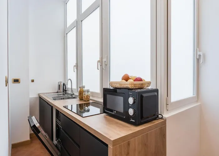 The Rent - Three-bedroom Near The Quirinale * Roma