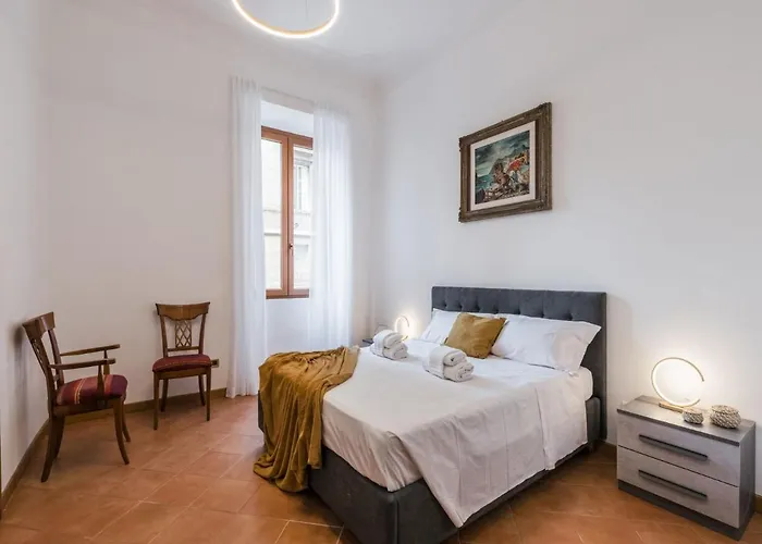 The Rent - Three-bedroom Near The Quirinale * Roma