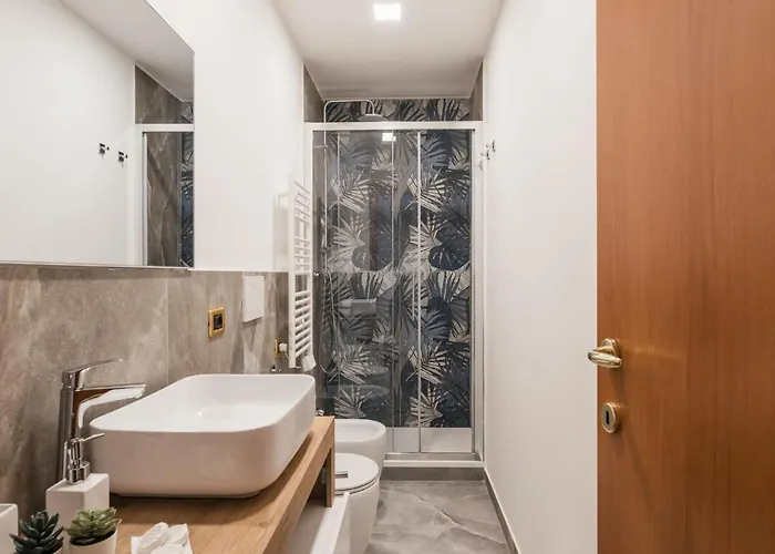 The Rent - Three-bedroom Near The Quirinale *
